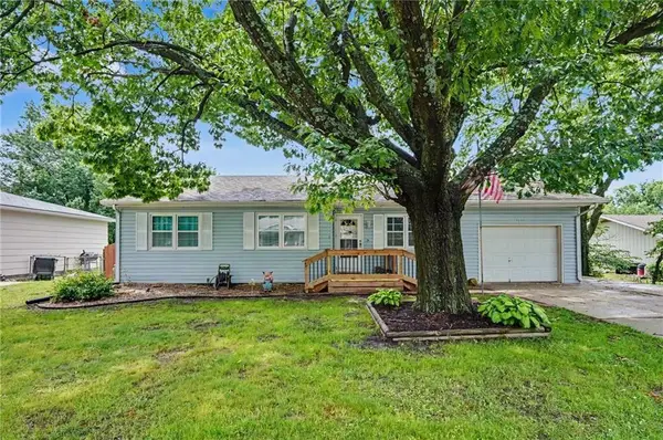 1615 E Glenn Drive, Lawrence, KS 66044