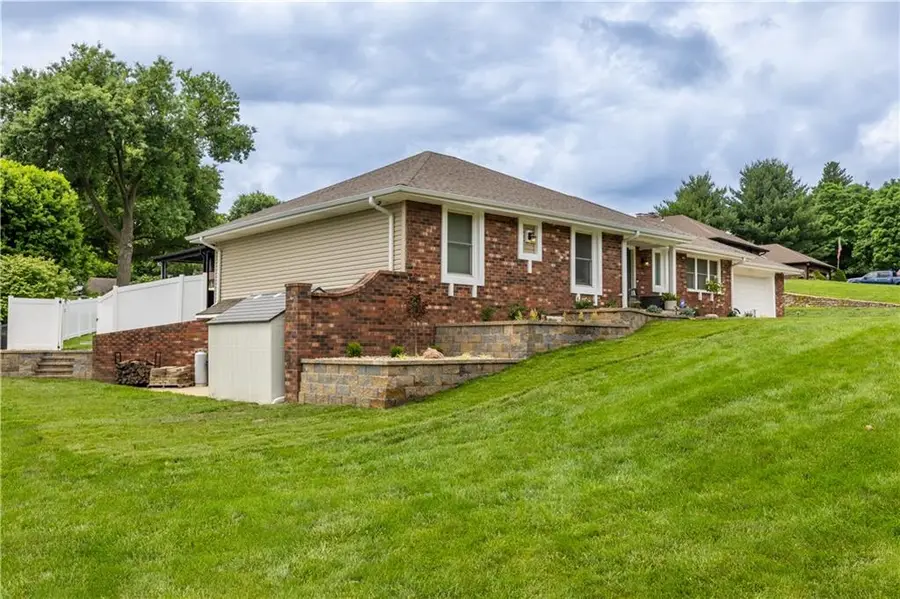 20 Stonecrest Drive, Saint Joseph, MO 64506 - #3
