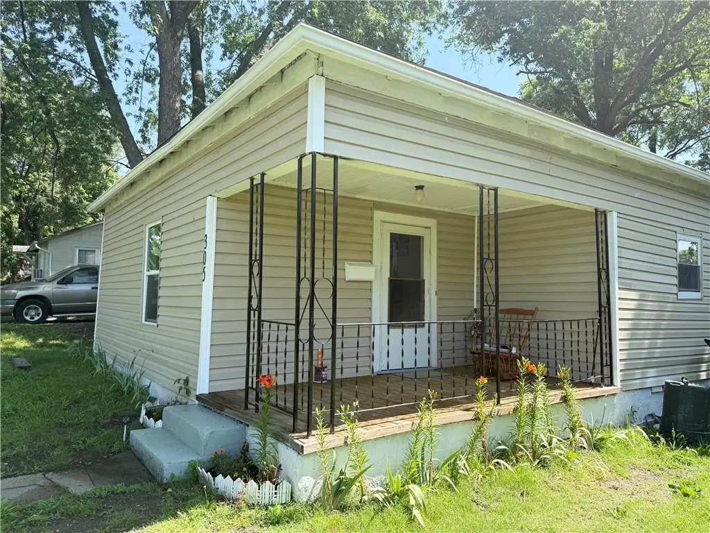 305 S Elm Street, Sweet Springs, MO 65351 - #1