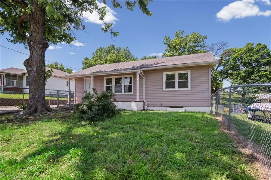 1605 S 6th Street, Atchison, KS 66002 - #2