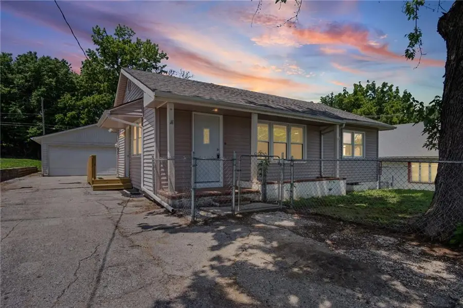 1605 S 6th Street, Atchison, KS 66002 - #3