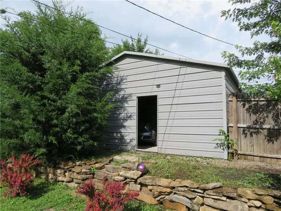 707 Linn Street, Valley Falls, KS 66088 - #2