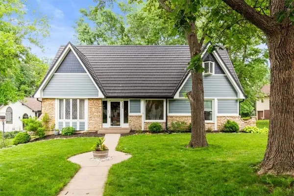 3503 NE Beechwood Circle, Lee's Summit, MO 64064