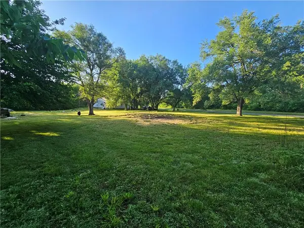 611 W Samuel Street, Hamilton, MO 64644