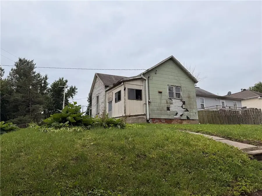 2725 Delaware Street, Saint Joseph, MO 64506 - #2