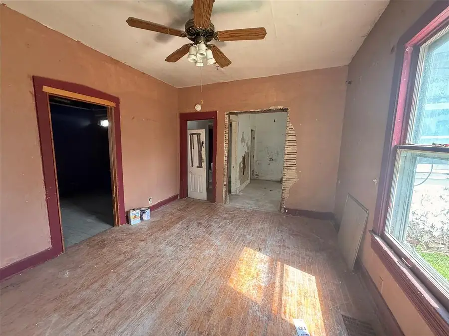 2725 Delaware Street, Saint Joseph, MO 64506 - #3