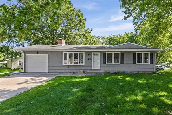 8422 W 68th Terrace, Overland Park, KS 66212