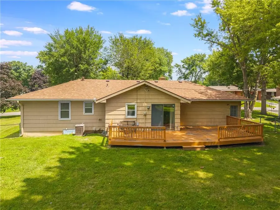 1707 NE 75th Street, Gladstone, MO 64118 - #3