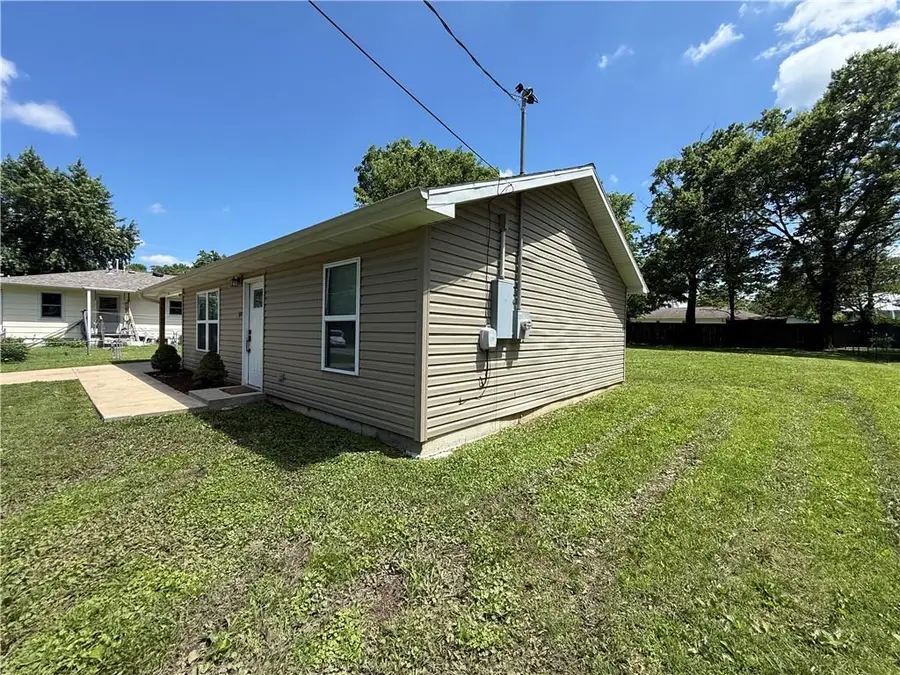 320 E Allison Street, Nevada, MO 64772 - #3