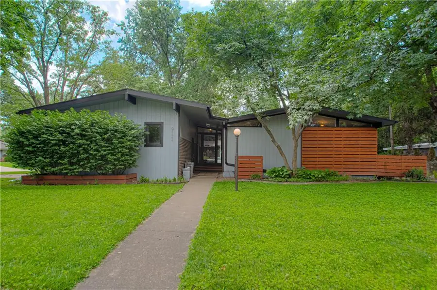 9122 Grant Lane, Overland Park, KS 66212 - #2