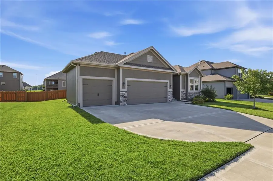 10836 N Crystal Avenue, Kansas City, MO 64156 - #2
