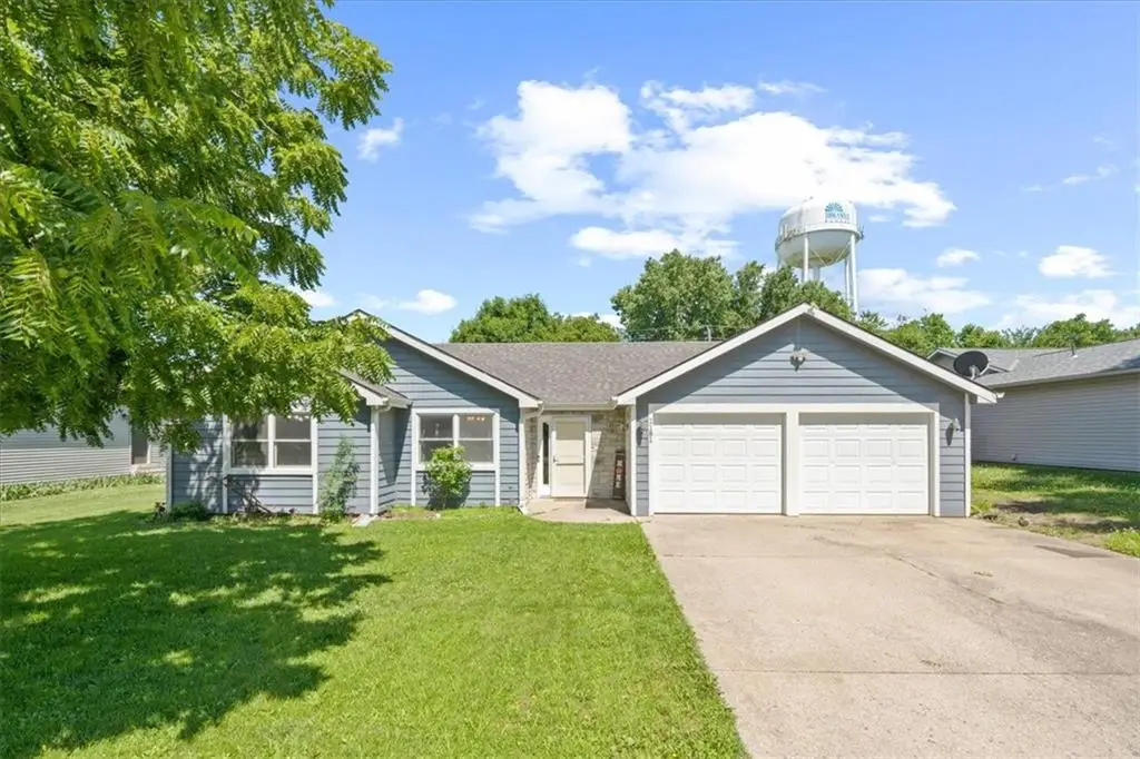 1181 S Delaware Street, Tonganoxie, KS 66086 - #1