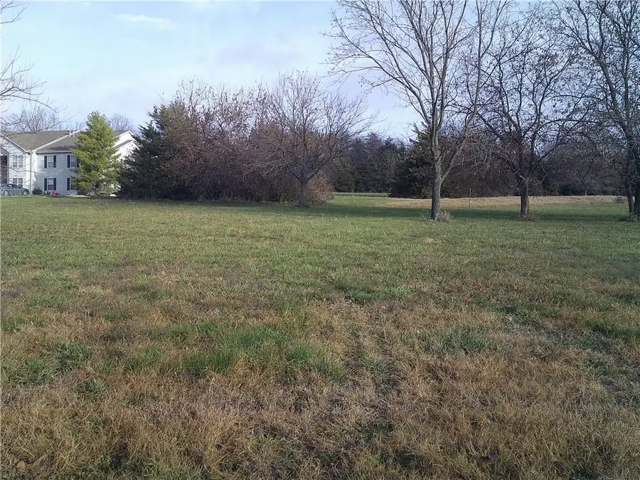 206 E Sundance Drive, Paola, KS 66071 - #2