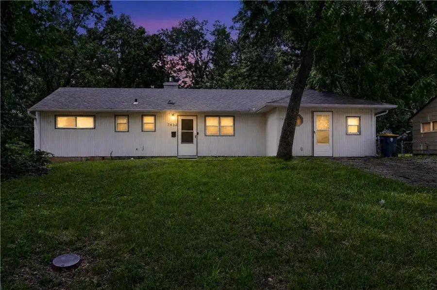 7802 E 112 Street, Kansas City, MO 64134 - #2