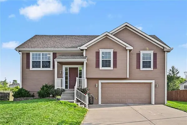 502 Lake Meadows Drive, Smithville, MO 64089