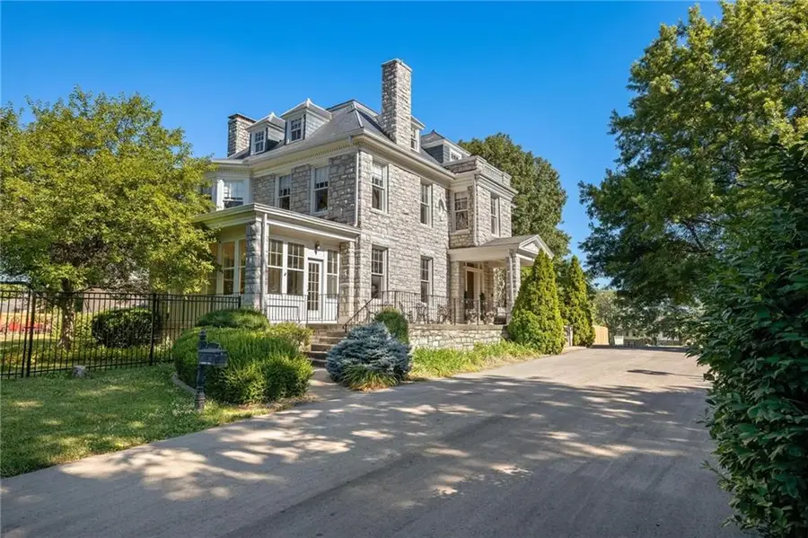 1 Hawthorne Place, Independence, MO 64052 - #2