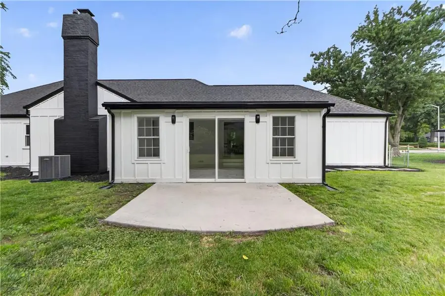 8919 Mission Road, Leawood, KS 66206 - #3
