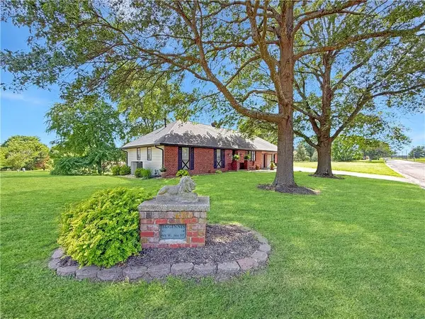 601 W 34th Street, Higginsville, MO 64037