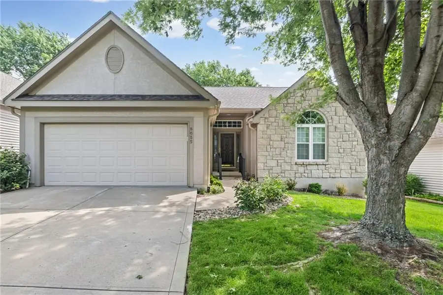 8655 N Britt Avenue, Kansas City, MO 64154 - #2