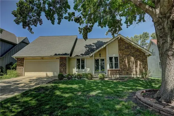 9760 W 101st Terrace, Overland Park, KS 66212