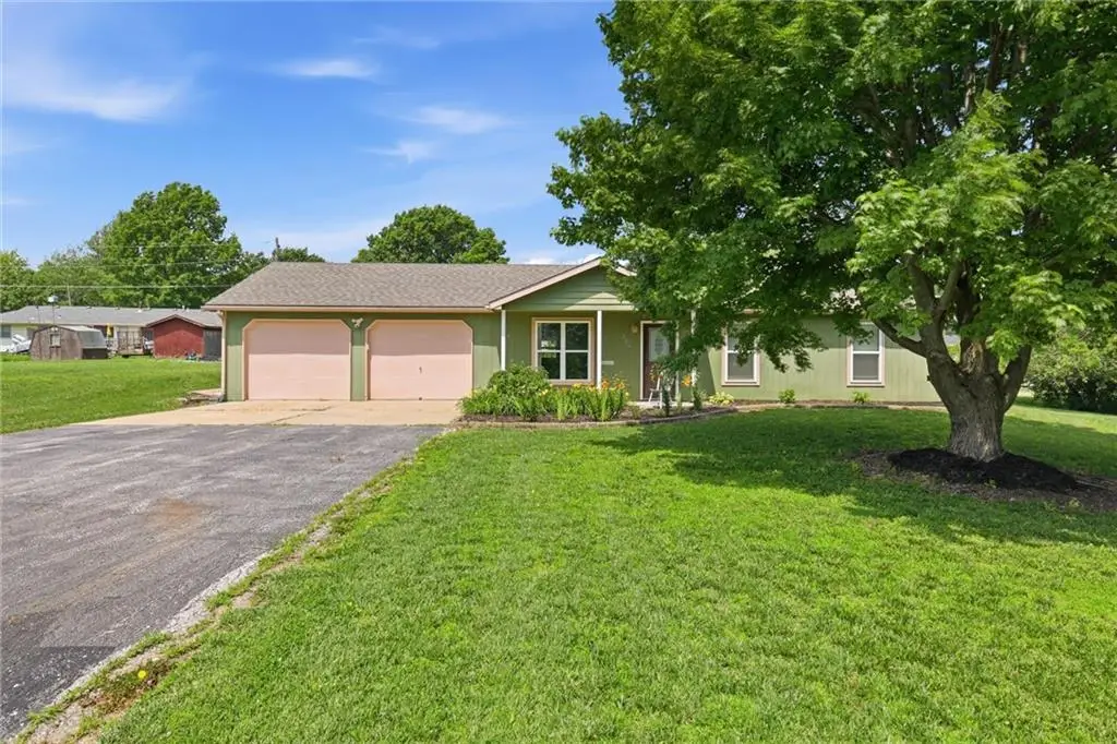 204 Harker Drive, McLouth, KS 66054 - #1