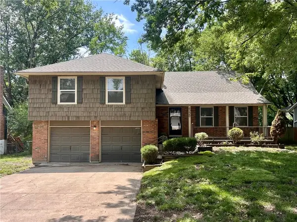 6220 Greenwood Drive, Shawnee, KS 66216