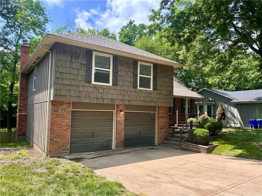 6220 Greenwood Drive, Shawnee, KS 66216 - #2
