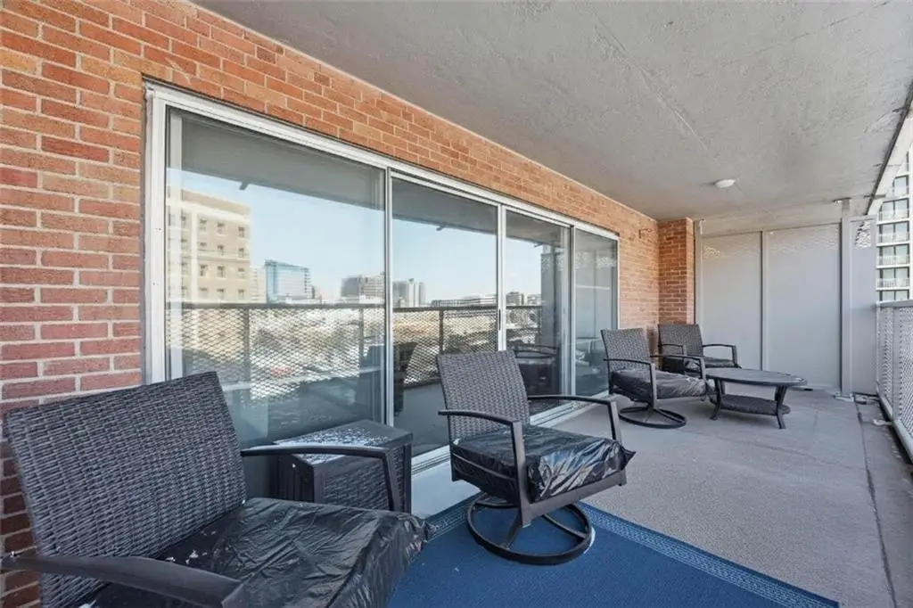 310 W 49th Street #201, Kansas City, MO 64112 - #1