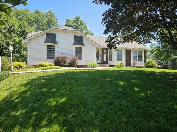 14233 Parish Drive, St Joseph, MO 64505