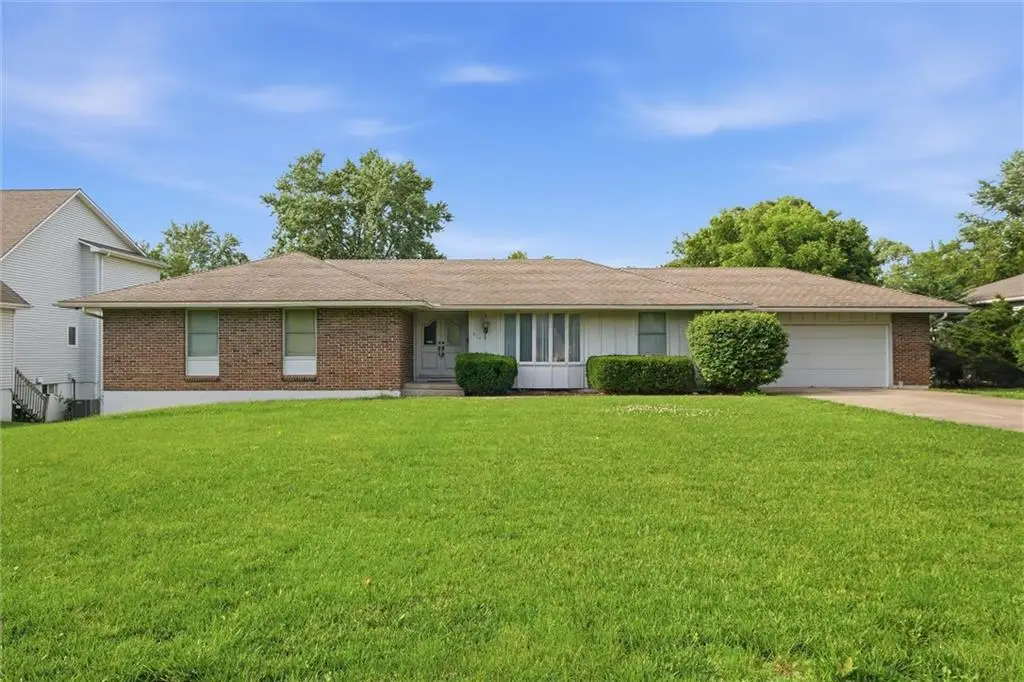 610 E 107th Terrace, Kansas City, MO 64131 - #1