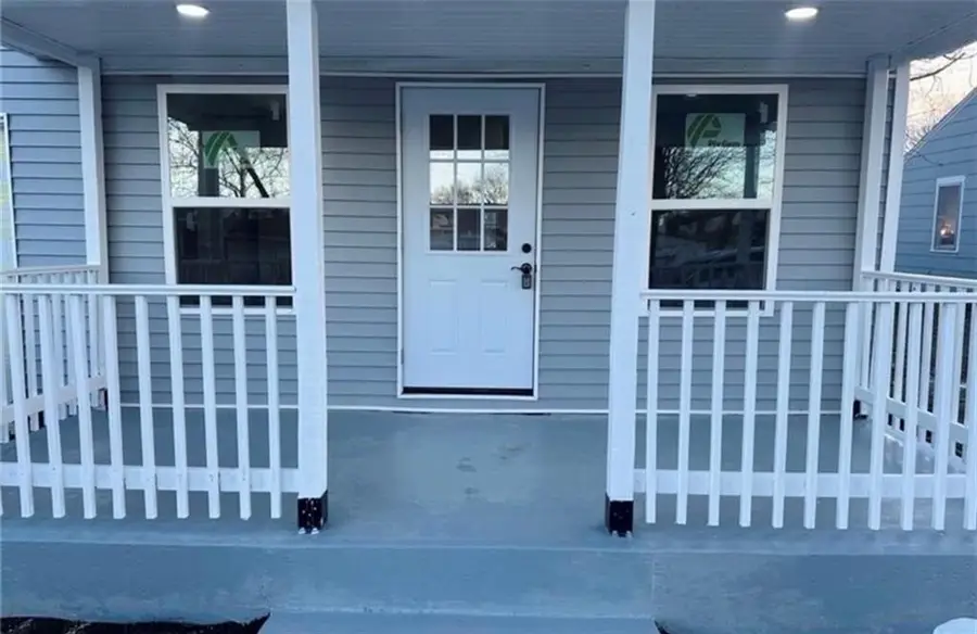1003 W 1st Street, Coffeyville, KS 67337 - #2