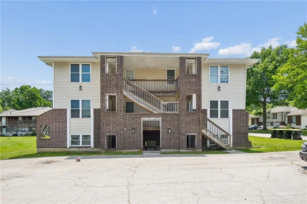 9201 E 54th Street, Raytown, MO 64133 - #1