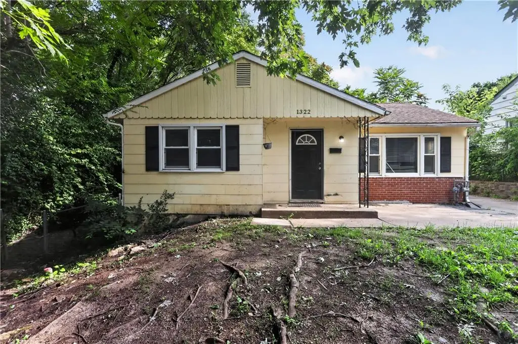 1322 E 82nd Street, Kansas City, MO 64131 - #1