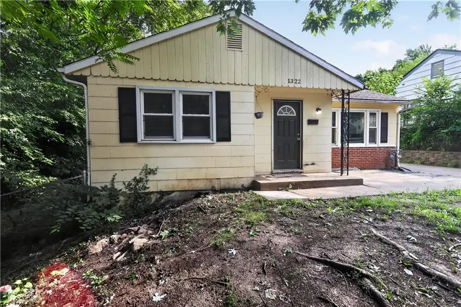 1322 E 82nd Street, Kansas City, MO 64131 - #2