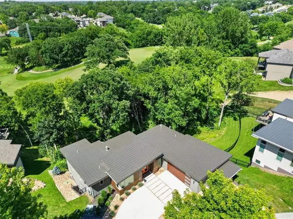 10600 Chateau Lane, Parkville, MO 64152