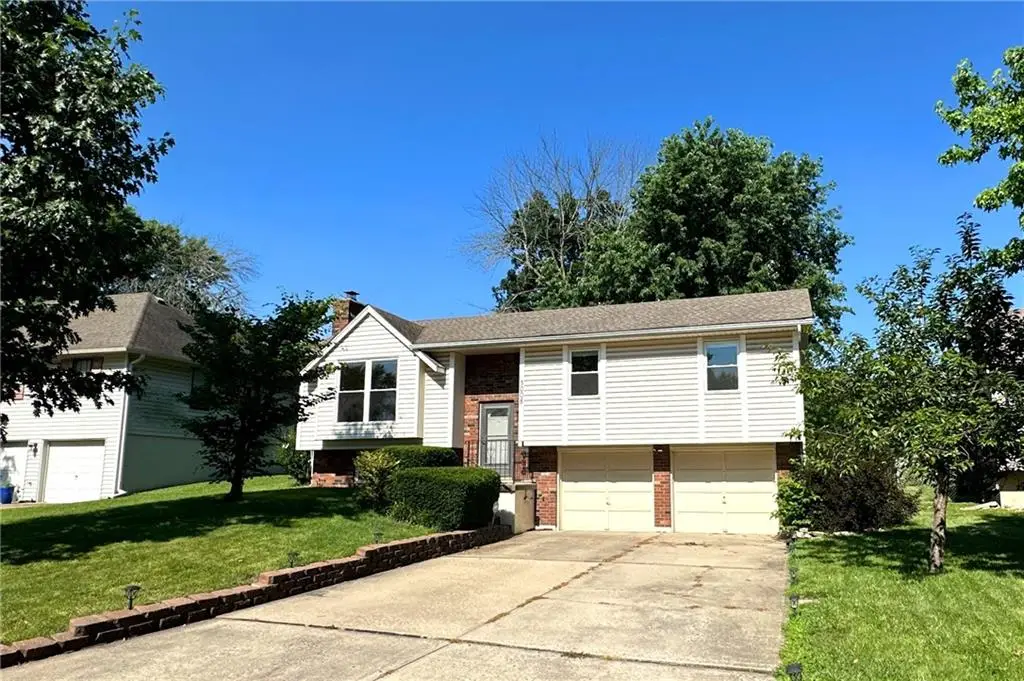 3008 S Bryn Mawr Drive, Independence, MO 64057 - #1