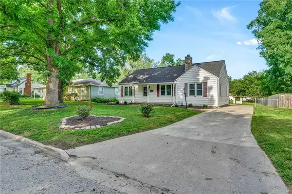 2212 SW Burnett Road, Topeka, KS 66614