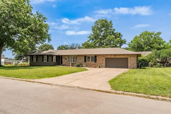 602 Thunderbird Drive, Harrisonville, MO 64701