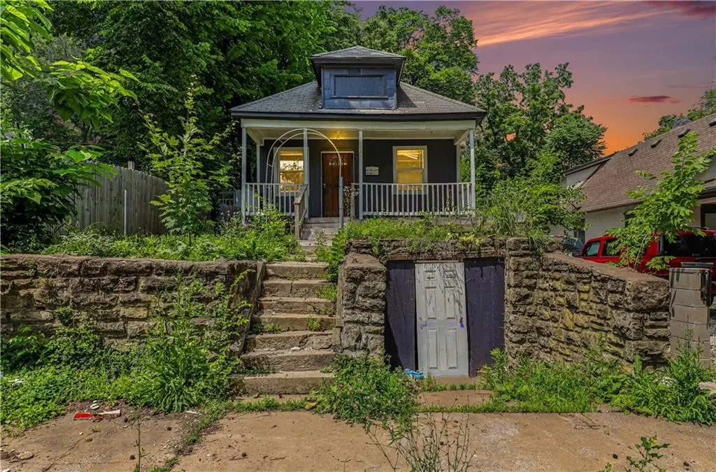 2524 Kensington Avenue, Kansas City, MO 64127 - #1