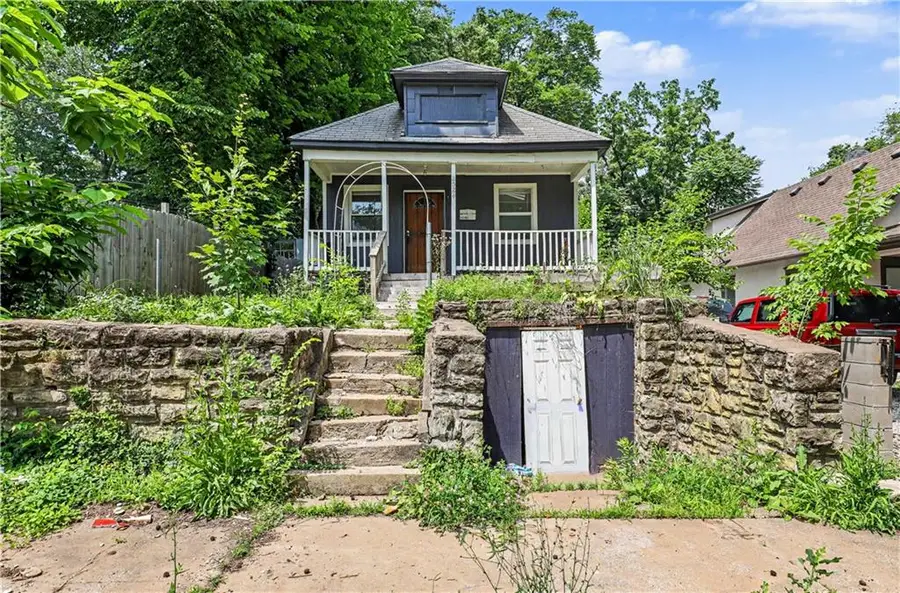 2524 Kensington Avenue, Kansas City, MO 64127 - #3