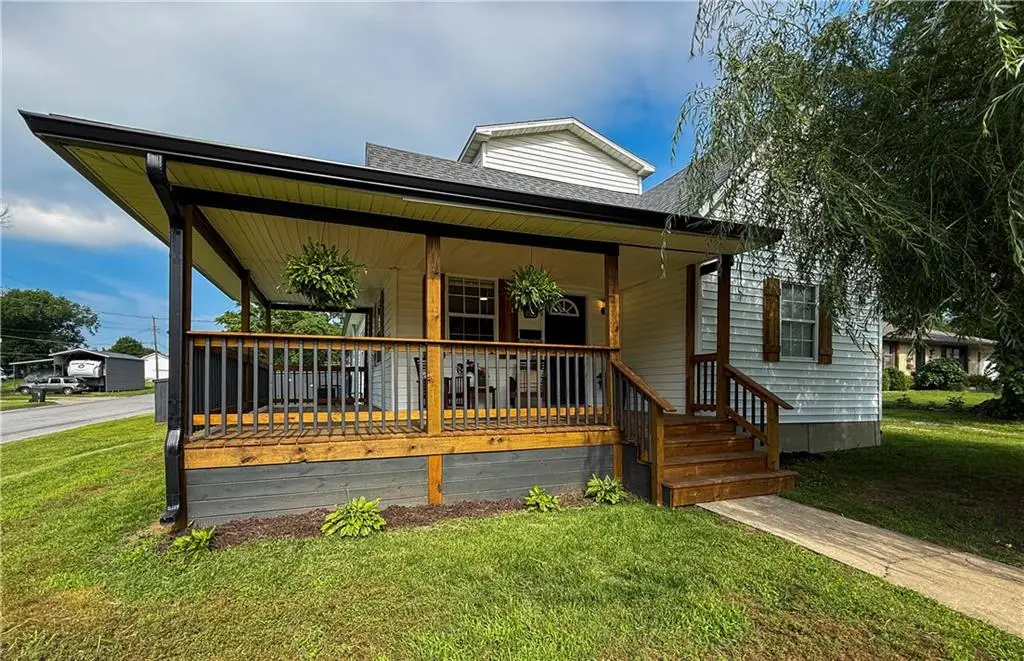 526 S West Street, Nevada, MO 64772 - #1
