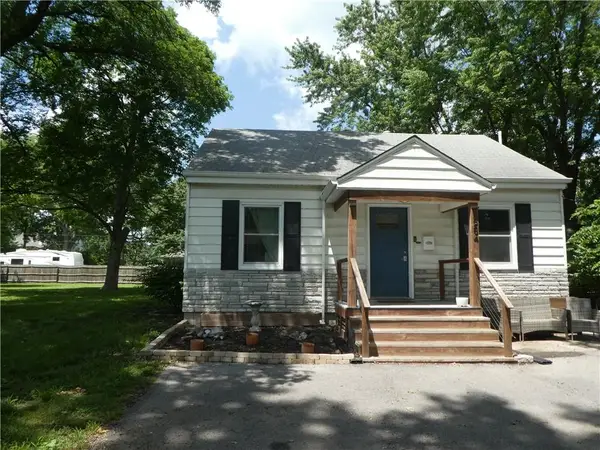 584 W Loula Street, Olathe, KS 66061