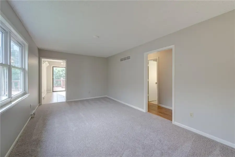 8635 N Hull Avenue, Kansas City, MO 64154 - #2