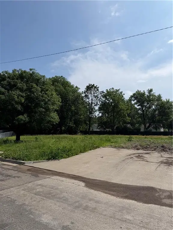 8117 Jarboe Street, Kansas City, MO 64114 - #2