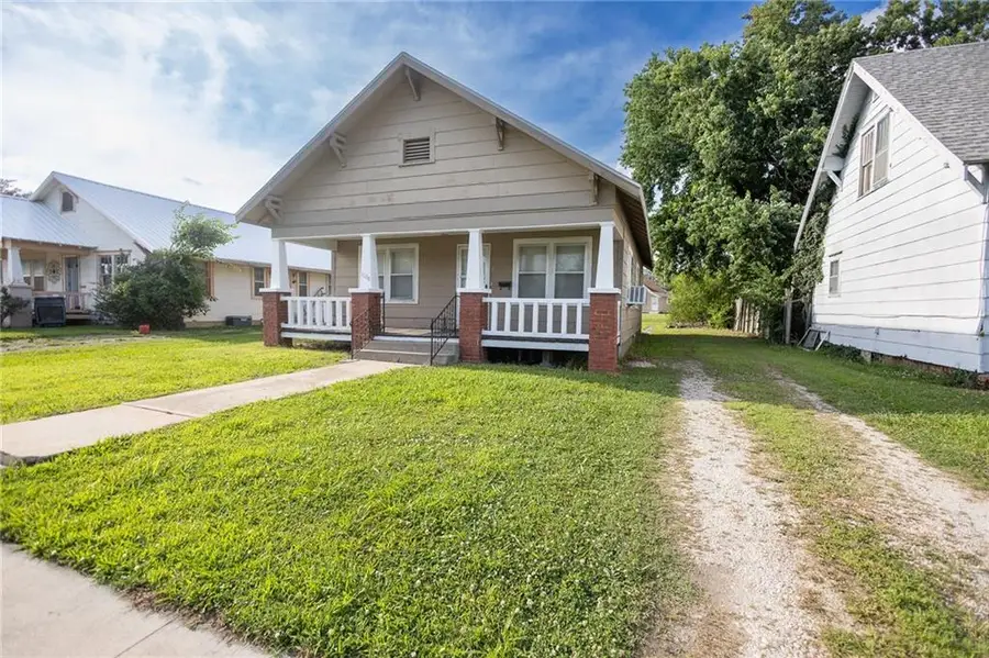 1108 W 9th Street, Coffeyville, KS 67337 - #2