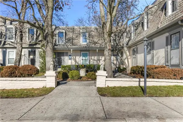 6708 W 109th Street #E, Overland Park, KS 66211