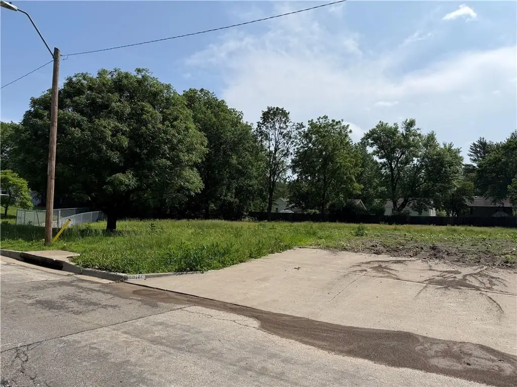 8821 Jarboe Street, Kansas City, MO 64114 - #1