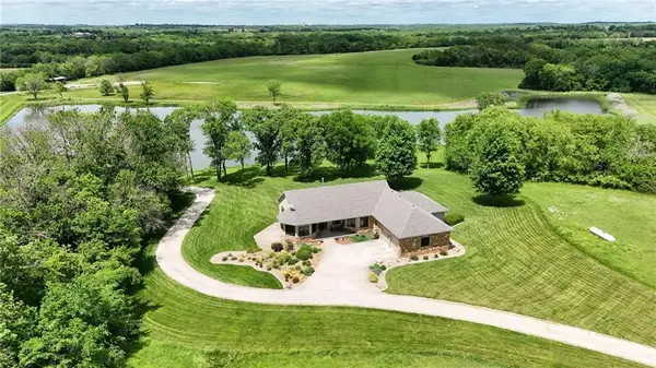 1672 N 1 Road, Baldwin City, KS 66006