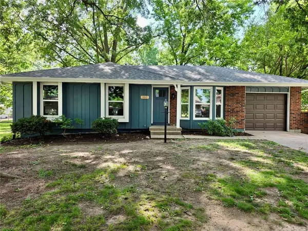 302 NE Corder Street, Lee's Summit, MO 64063