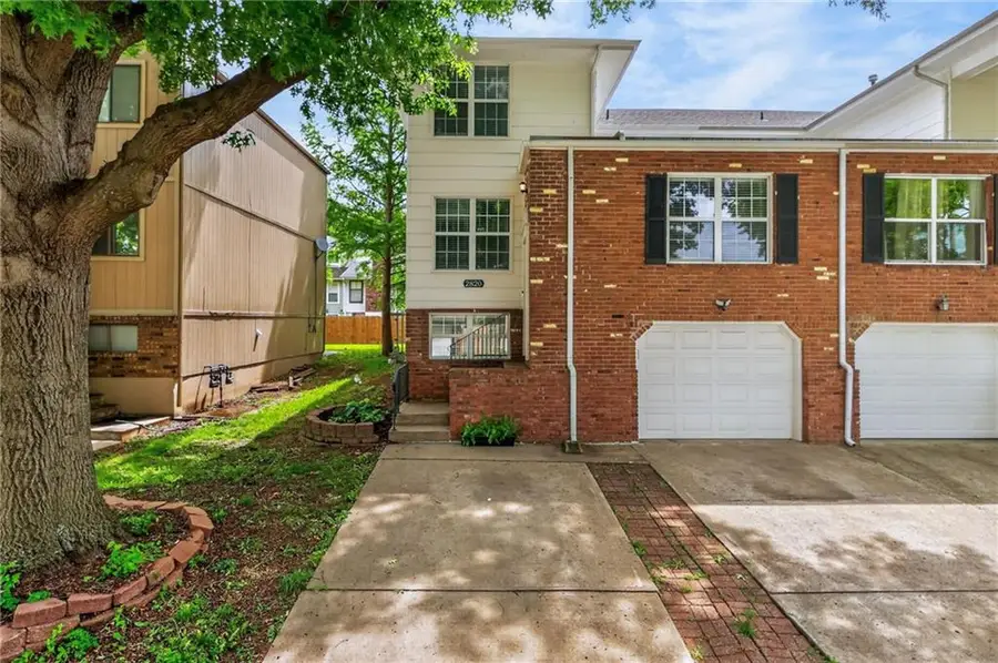 2820 NW 5th Street W, Blue Springs, MO 64014 - #2